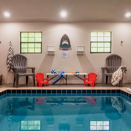 Fun Heated Pool Cabin - Walk To Parkway Pigeon Forge Bagian luar foto