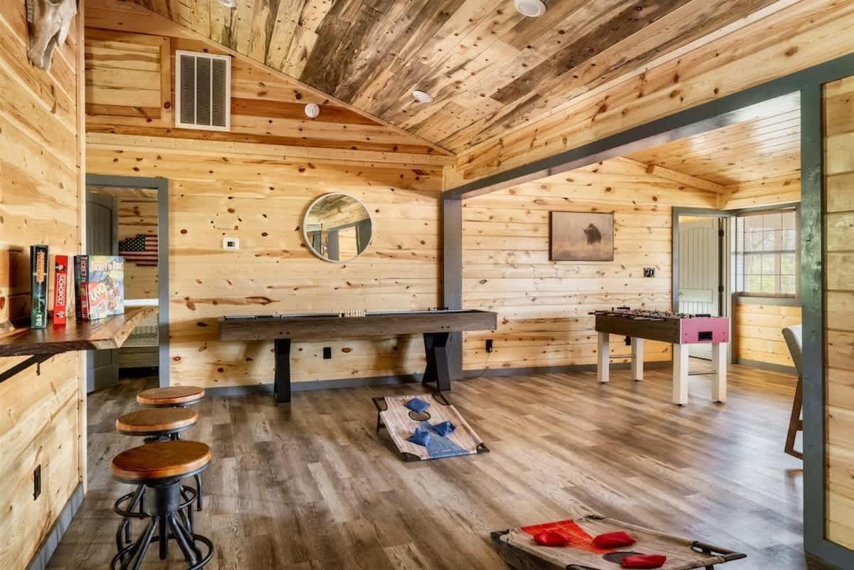 Fun Heated Pool Cabin - Walk To Parkway Pigeon Forge Bagian luar foto